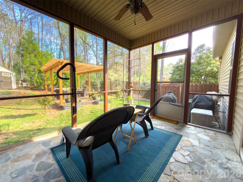 11824 Springpoint Lane, Charlotte, NC 28278.  MLS# CAR4360909, YatesRealty ID 14495. Screened in Patio