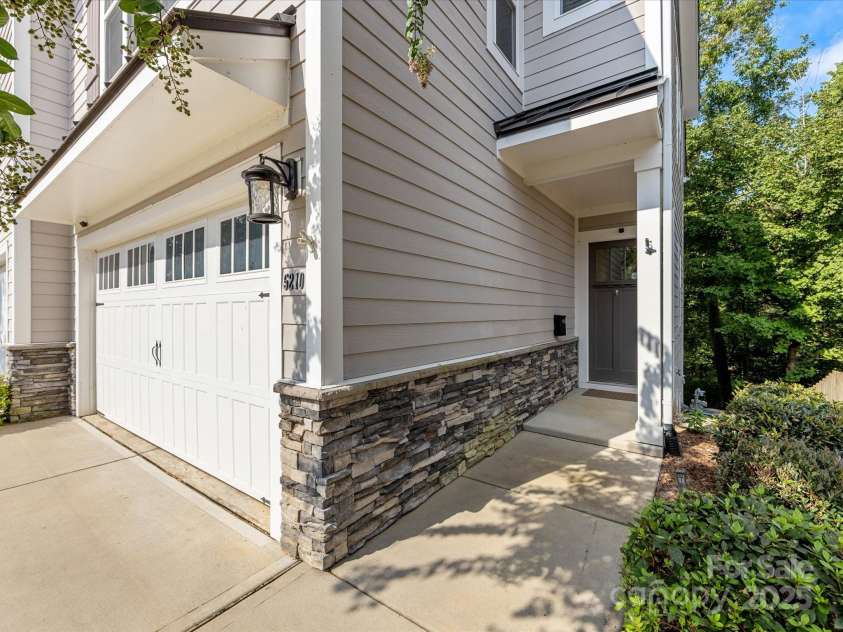 5210 Valley Stream Road, Charlotte, NC 28209.  MLS# CAR4288091, YatesRealty ID 14495. 