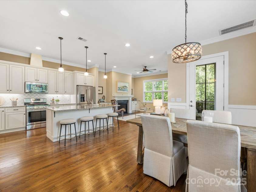 5210 Valley Stream Road, Charlotte, NC 28209.  MLS# CAR4288091, YatesRealty ID 14495. 