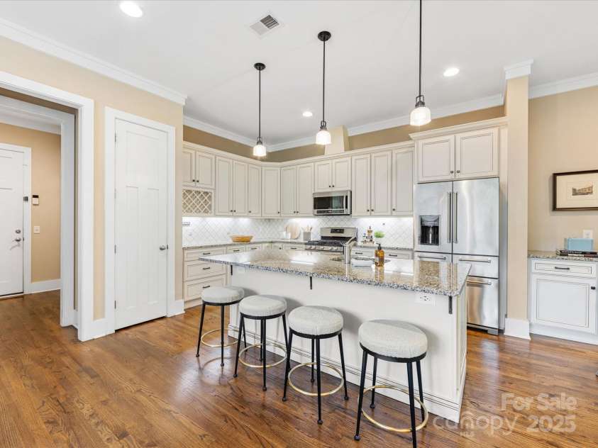 5210 Valley Stream Road, Charlotte, NC 28209.  MLS# CAR4288091, YatesRealty ID 14495. 