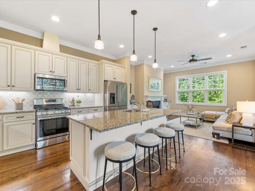 5210 Valley Stream Road, Charlotte, NC 28209.  MLS# CAR4288091, YatesRealty ID 14495. 