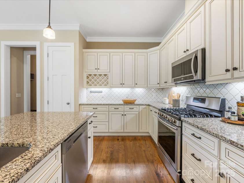 5210 Valley Stream Road, Charlotte, NC 28209.  MLS# CAR4288091, YatesRealty ID 14495. 