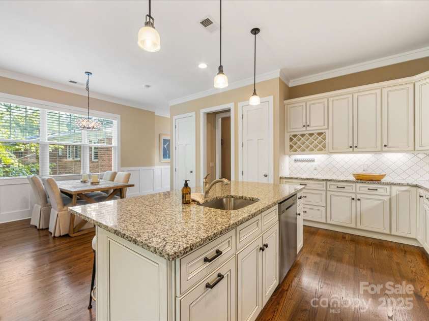 5210 Valley Stream Road, Charlotte, NC 28209.  MLS# CAR4288091, YatesRealty ID 14495. 