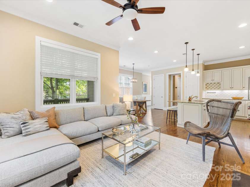 5210 Valley Stream Road, Charlotte, NC 28209.  MLS# CAR4288091, YatesRealty ID 14495. 