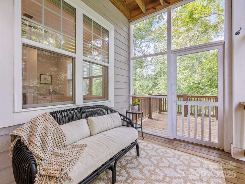 5210 Valley Stream Road, Charlotte, NC 28209.  MLS# CAR4288091, YatesRealty ID 14495. 