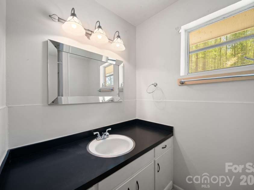 290 Hookers Gap Road, Candler, NC 28715.  MLS# CAR4373451, YatesRealty ID 14496. 