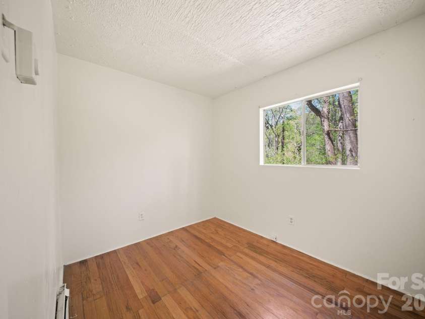 290 Hookers Gap Road, Candler, NC 28715.  MLS# CAR4373451, YatesRealty ID 14496. 