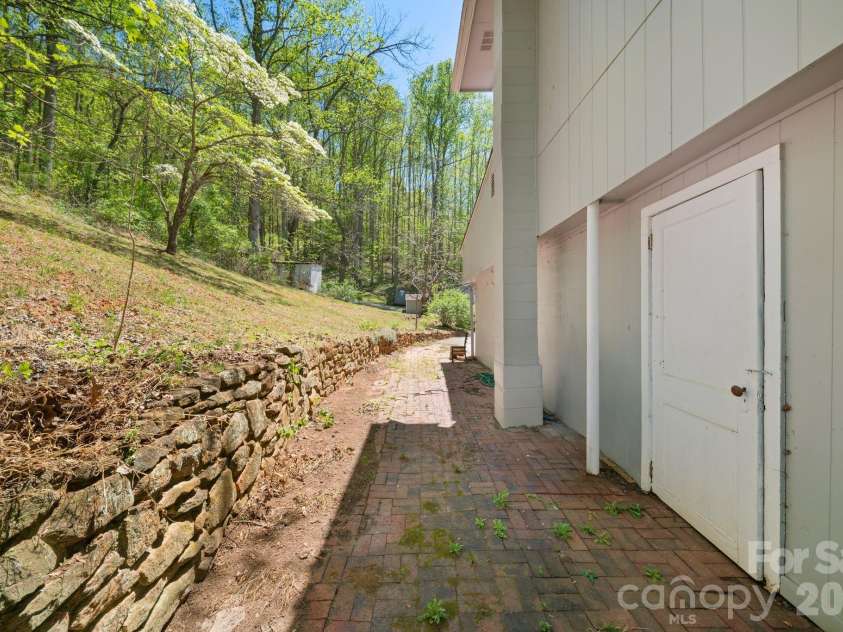 290 Hookers Gap Road, Candler, NC 28715.  MLS# CAR4373451, YatesRealty ID 14496. 