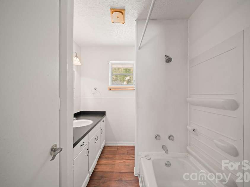 290 Hookers Gap Road, Candler, NC 28715.  MLS# CAR4373451, YatesRealty ID 14496. Main home bathroom