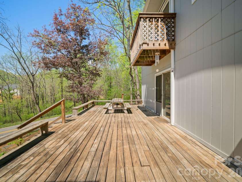 290 Hookers Gap Road, Candler, NC 28715.  MLS# CAR4376195, YatesRealty ID 14496. 