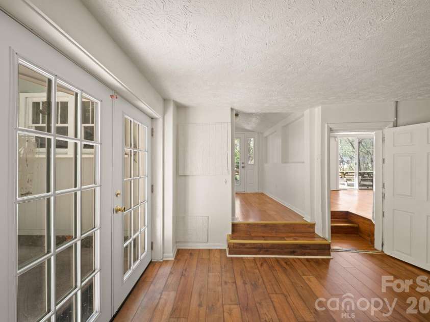 290 Hookers Gap Road, Candler, NC 28715.  MLS# CAR4376195, YatesRealty ID 14496. 
