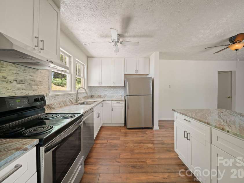 290 Hookers Gap Road, Candler, NC 28715.  MLS# CAR4376195, YatesRealty ID 14496. 