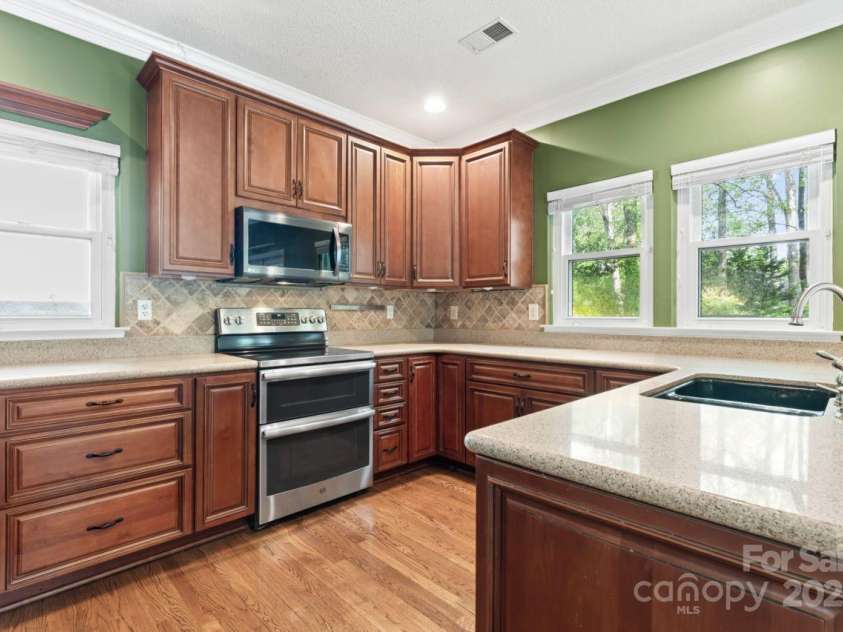 9009 Tayside Court, Huntersville, NC 28078.  MLS# CAR4247048, YatesRealty ID 14496. Kitchen