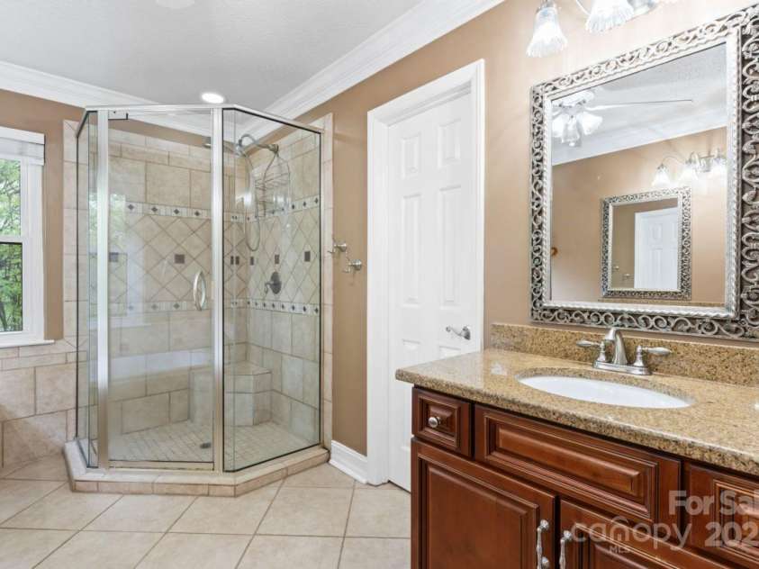 9009 Tayside Court, Huntersville, NC 28078.  MLS# CAR4247048, YatesRealty ID 14496. Primary bath