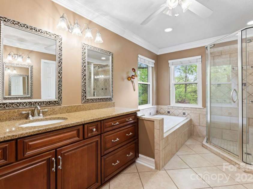 9009 Tayside Court, Huntersville, NC 28078.  MLS# CAR4247048, YatesRealty ID 14496. Primary bath