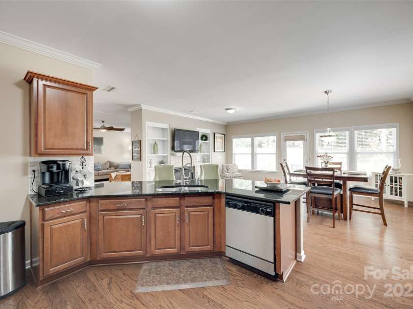 985 Angelica Lane, Tega Cay, SC 29708.  MLS# CAR4246677, YatesRealty ID 14497. 
