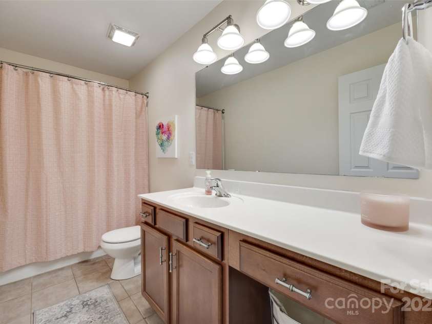 985 Angelica Lane, Tega Cay, SC 29708.  MLS# CAR4246677, YatesRealty ID 14497. Full bath