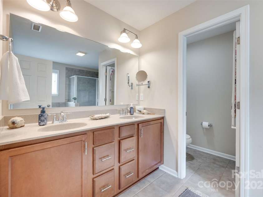 985 Angelica Lane, Tega Cay, SC 29708.  MLS# CAR4246677, YatesRealty ID 14497. Primary Bath