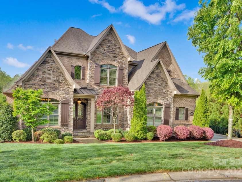 17909 Golden Meadow Court, Davidson, NC 28036.  MLS# CAR4247147, YatesRealty ID 14499. 