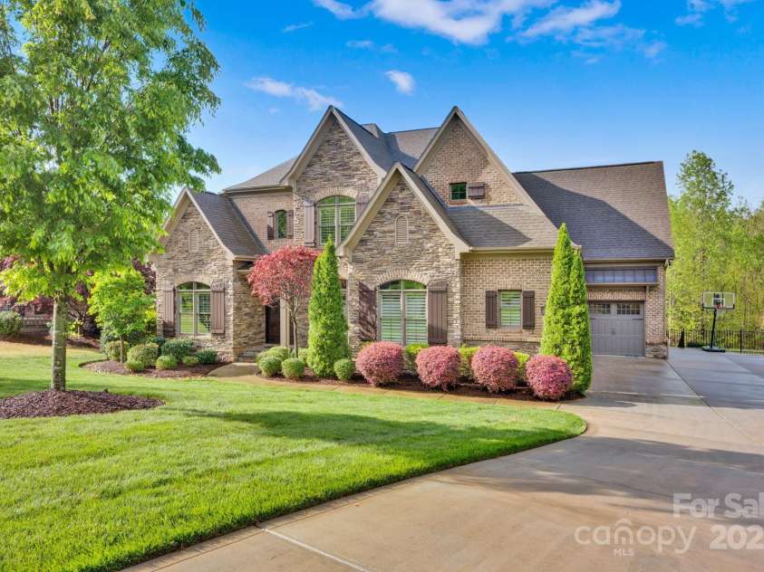 17909 Golden Meadow Court, Davidson, NC 28036.  MLS# CAR4247147, YatesRealty ID 14499. 