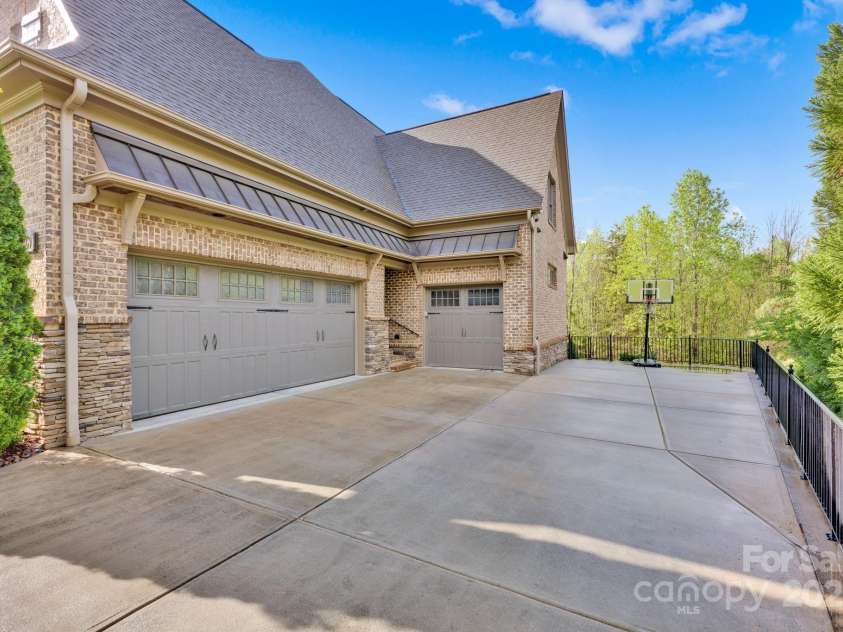 17909 Golden Meadow Court, Davidson, NC 28036.  MLS# CAR4247147, YatesRealty ID 14499. 