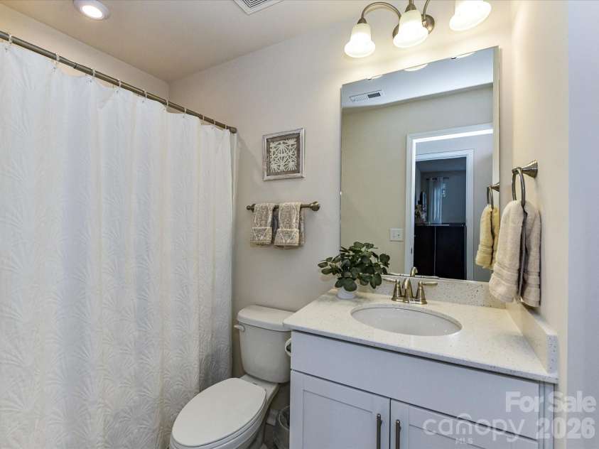 806 Canoe Song Road, Fort Mill, SC 29708.  MLS# CAR4357940, YatesRealty ID 14499. 2nd full bath