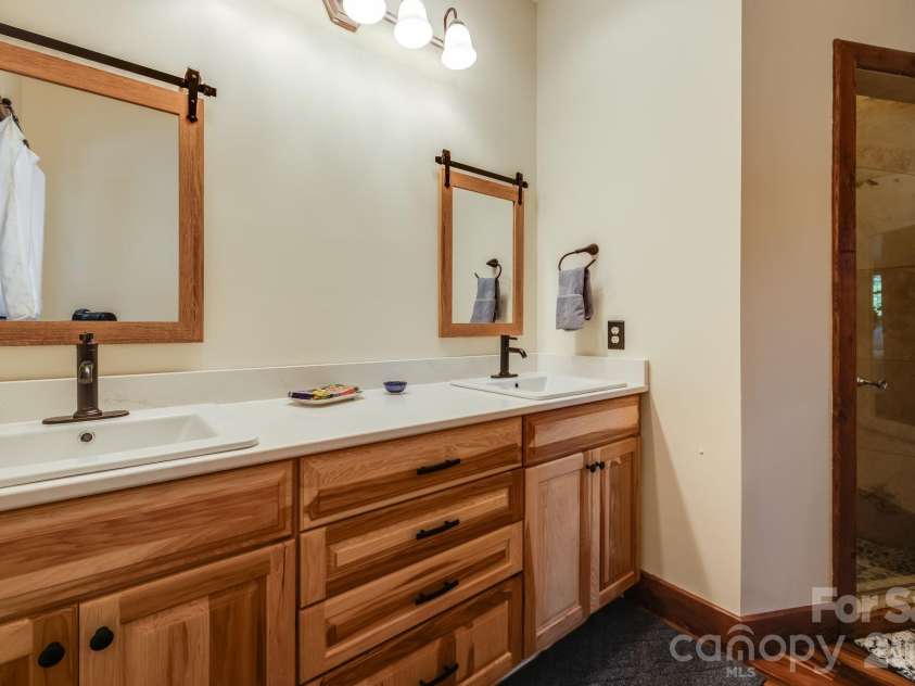 32 Zebulon Lane, Mars Hill, NC 28754.  MLS# CAR4417951, YatesRealty ID 1450. Double sinks