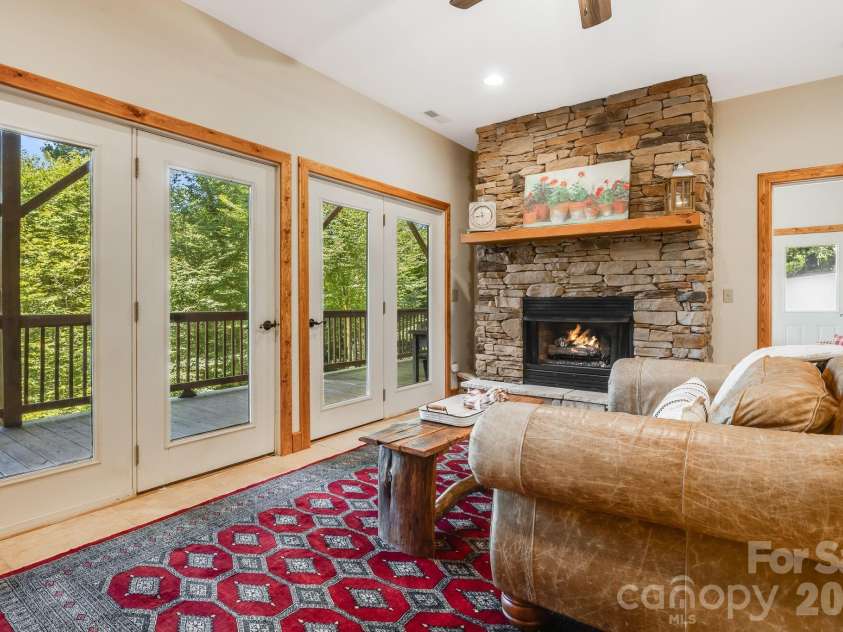 32 Zebulon Lane, Mars Hill, NC 28754.  MLS# CAR4417951, YatesRealty ID 1450. Family room