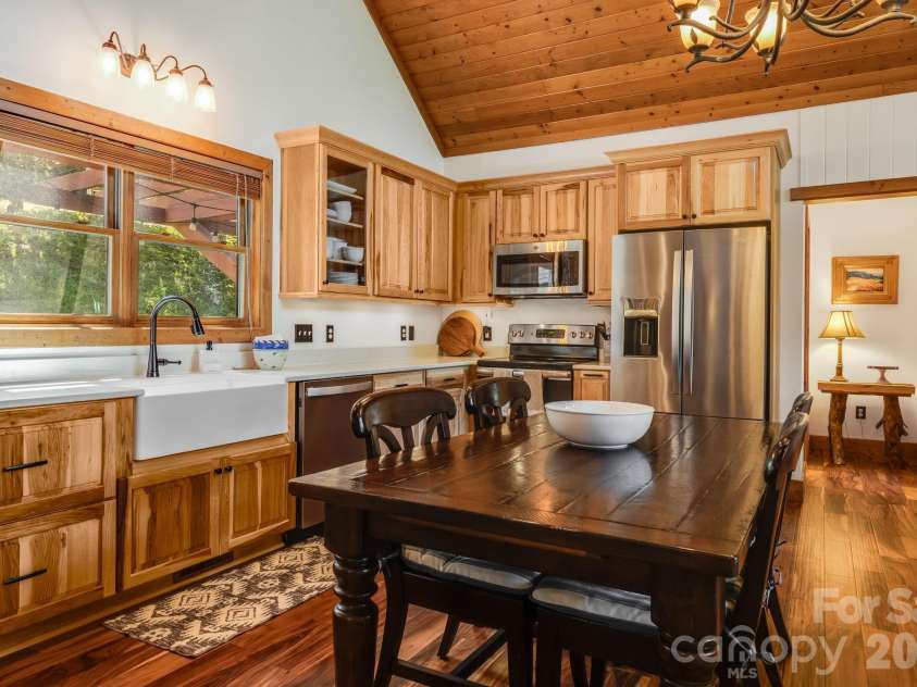 32 Zebulon Lane, Mars Hill, NC 28754.  MLS# CAR4417951, YatesRealty ID 1450. Kitchen