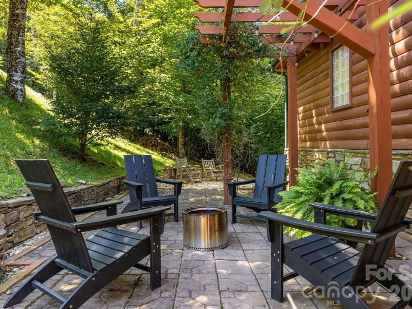 32 Zebulon Lane, Mars Hill, NC 28754.  MLS# CAR4417951, YatesRealty ID 1450. Patio