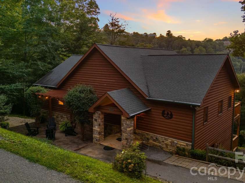 32 Zebulon Lane, Mars Hill, NC 28754.  MLS# CAR4417951, YatesRealty ID 1450. Welcome Home
