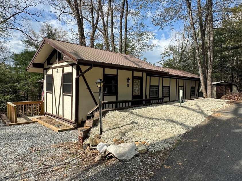 58 Sourwood Knoll, Newland, NC 28657.  MLS# CAR4255309, YatesRealty ID 14500. 
