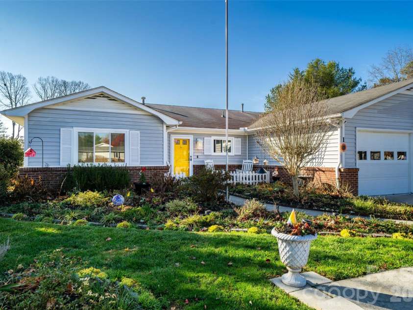 1 Wintry Drive, Hendersonville, NC 28792.  MLS# CAR4319352, YatesRealty ID 14502. 