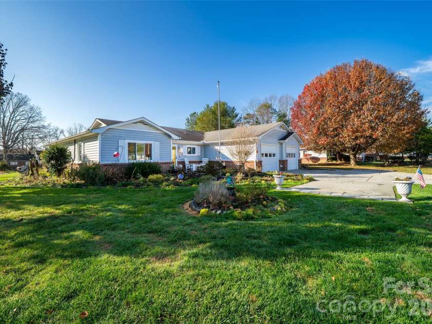 1 Wintry Drive, Hendersonville, NC 28792.  MLS# CAR4319352, YatesRealty ID 14502. 