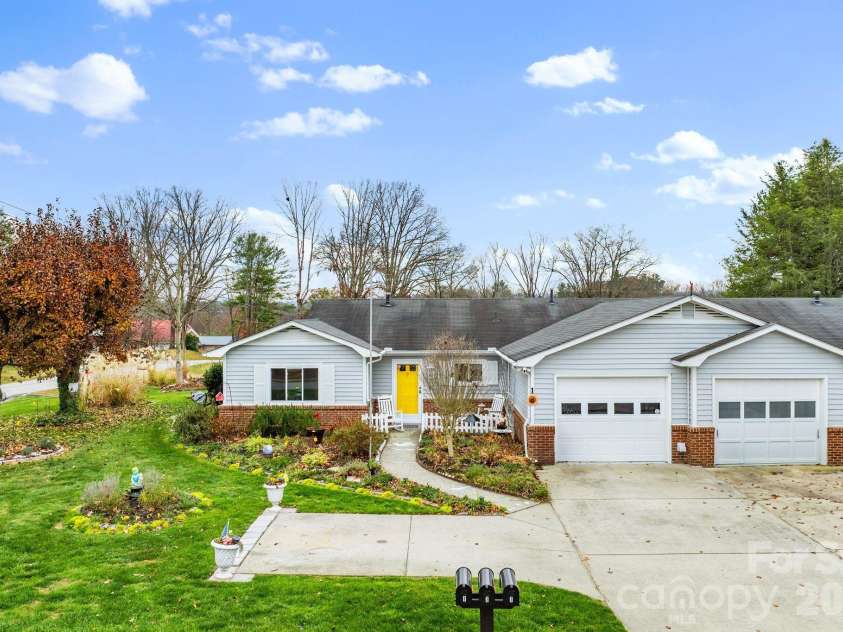 1 Wintry Drive, Hendersonville, NC 28792.  MLS# CAR4319352, YatesRealty ID 14502. 