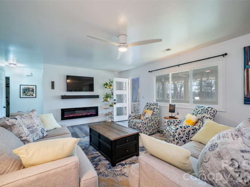 1 Wintry Drive, Hendersonville, NC 28792.  MLS# CAR4319352, YatesRealty ID 14502. 