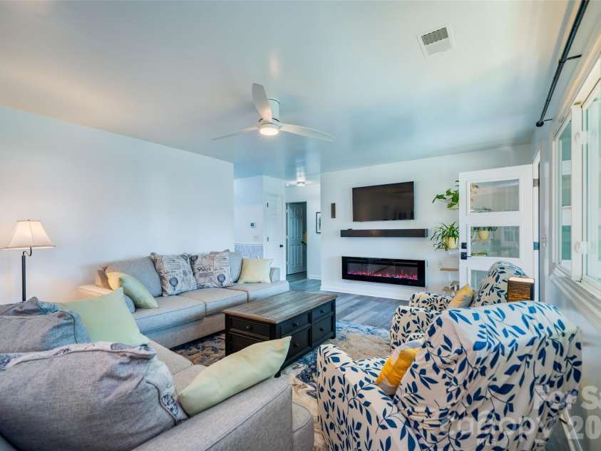 1 Wintry Drive, Hendersonville, NC 28792.  MLS# CAR4319352, YatesRealty ID 14502. 