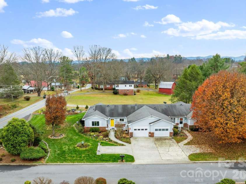 1 Wintry Drive, Hendersonville, NC 28792.  MLS# CAR4319352, YatesRealty ID 14502. 