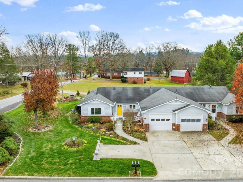 1 Wintry Drive, Hendersonville, NC 28792.  MLS# CAR4319352, YatesRealty ID 14502. 