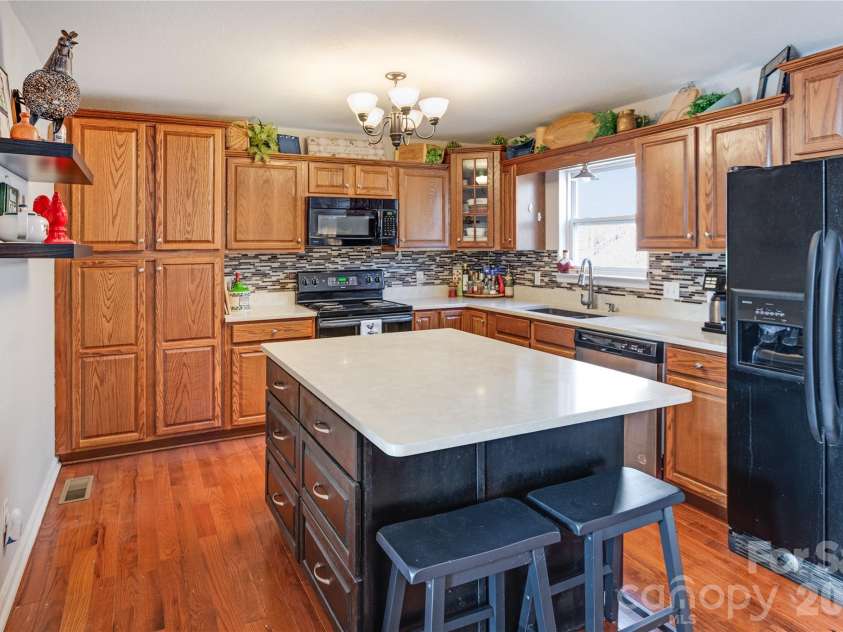 872 Mountainside Drive, Waynesville, NC 28786.  MLS# CAR4348882, YatesRealty ID 14503. 