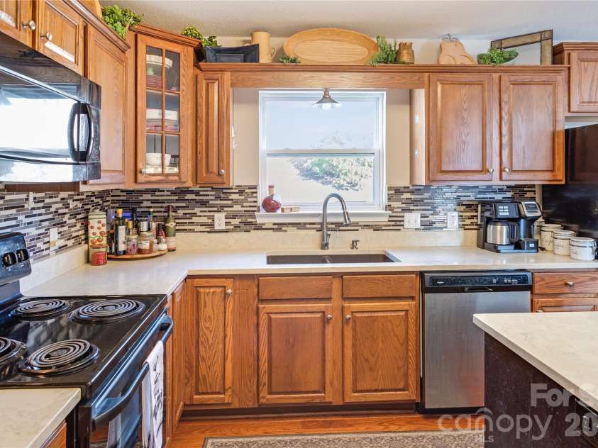 872 Mountainside Drive, Waynesville, NC 28786.  MLS# CAR4348882, YatesRealty ID 14503. 