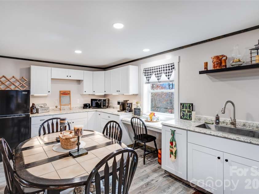 872 Mountainside Drive, Waynesville, NC 28786.  MLS# CAR4348882, YatesRealty ID 14503. 