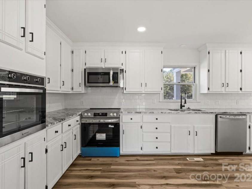 221 Pennington Road, Rock Hill, SC 29732.  MLS# CAR4330829, YatesRealty ID 14504. Kitchen