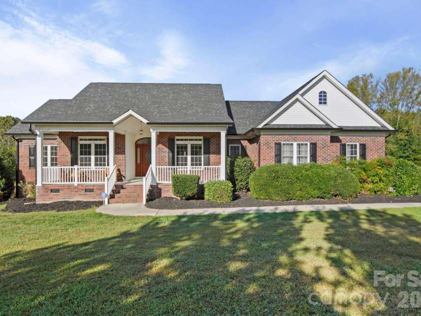 5106 Pond Bluff Drive, Monroe, NC 28112.  MLS# CAR4358314, YatesRealty ID 14505. 