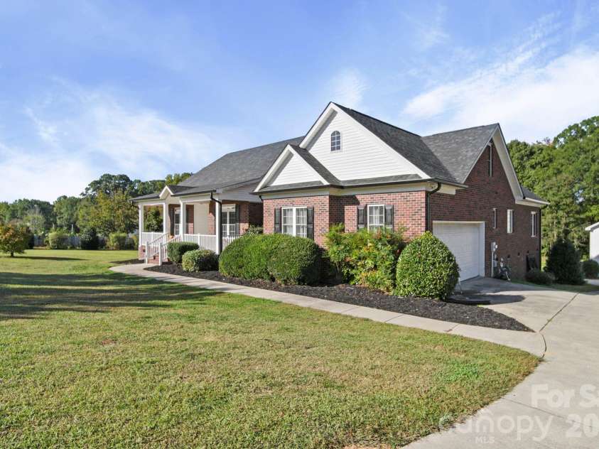 5106 Pond Bluff Drive, Monroe, NC 28112.  MLS# CAR4358314, YatesRealty ID 14505. 