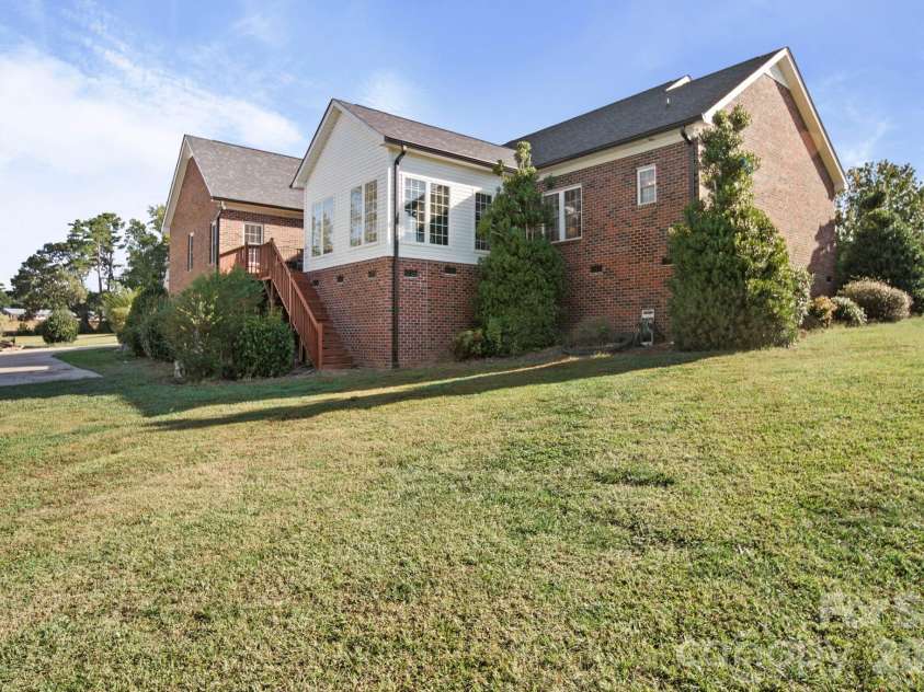 5106 Pond Bluff Drive, Monroe, NC 28112.  MLS# CAR4358314, YatesRealty ID 14505. 