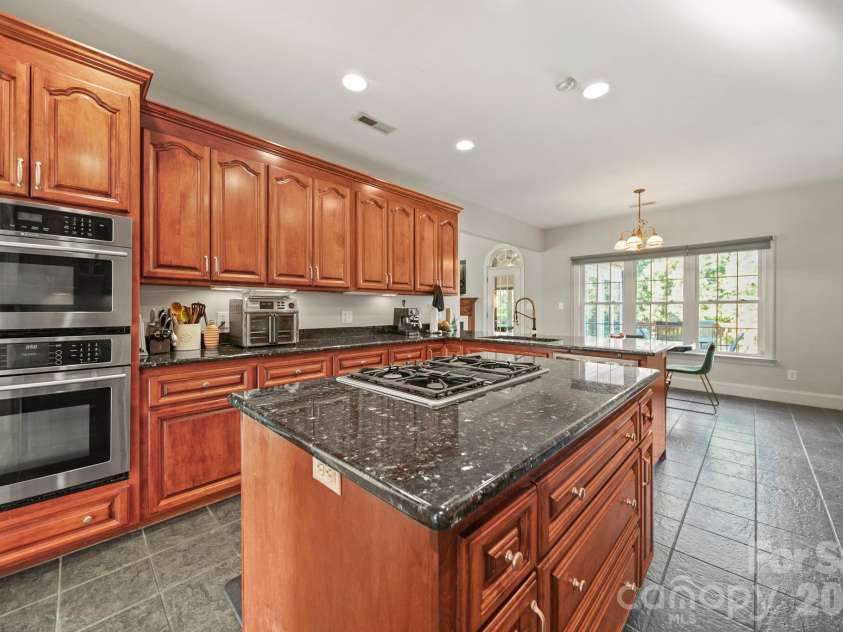 5106 Pond Bluff Drive, Monroe, NC 28112.  MLS# CAR4358314, YatesRealty ID 14505. Featuring wall oven and microwave