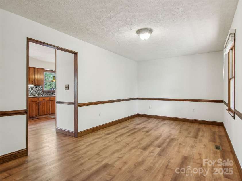 11 Timothy Lane, Candler, NC 28715.  MLS# CAR4249535, YatesRealty ID 14506. 