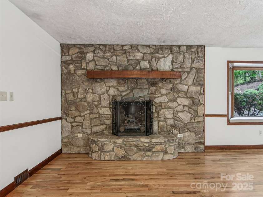 11 Timothy Lane, Candler, NC 28715.  MLS# CAR4249535, YatesRealty ID 14506. 