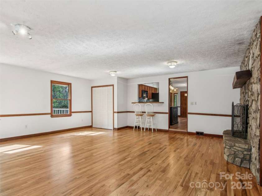 11 Timothy Lane, Candler, NC 28715.  MLS# CAR4249535, YatesRealty ID 14506. 